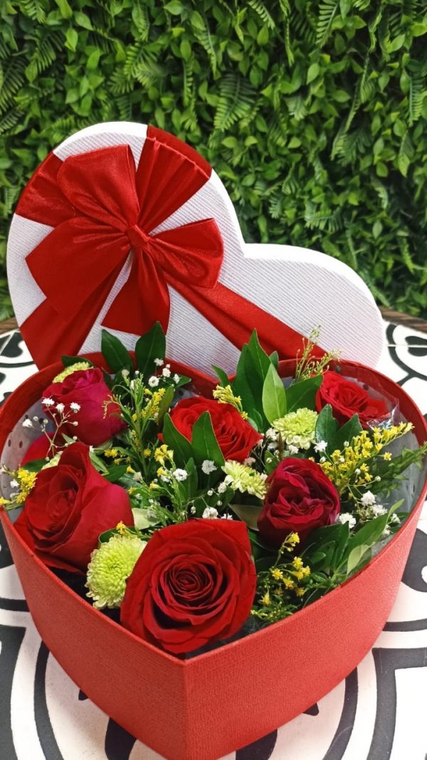 CORAZON 6 ROSAS CAJA - Image 2